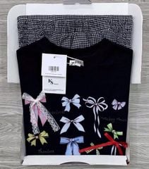 KS0751-Set áo thun đen đính nơ, quần suông caro nhí nhúng bèo