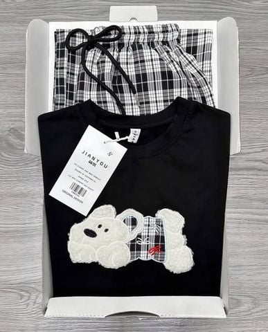 TB8310-Set áo thun đen đính cún nổi, quần dài caro