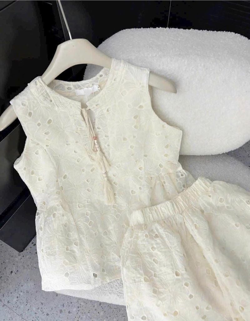 TQ4349-Set tơ tencel thêu, áo sát nách+quần short Kem