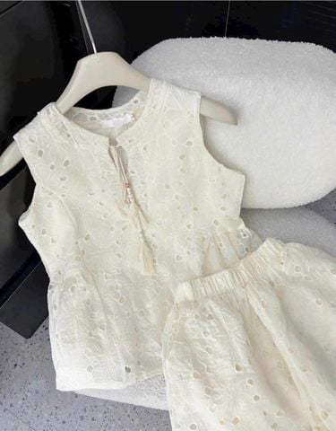 TQ4349-Set tơ tencel thêu, áo sát nách+quần short Kem