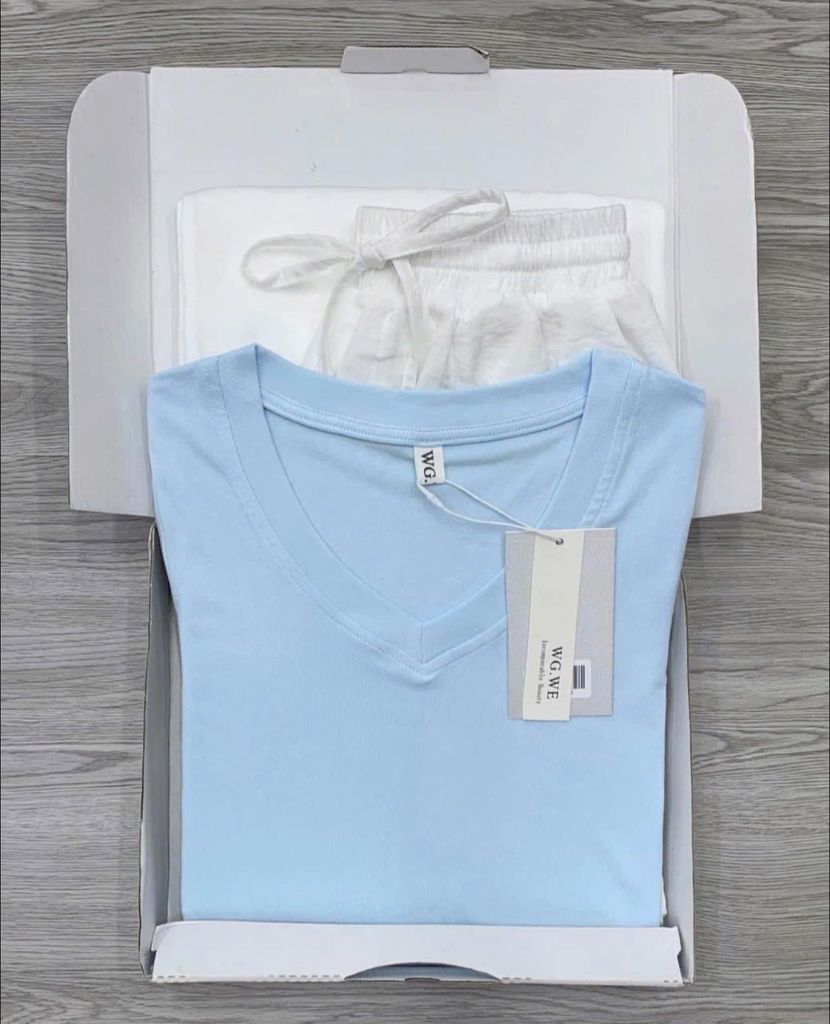 KS0903-Set áo body cổ tim xanh, quần suông Trắng