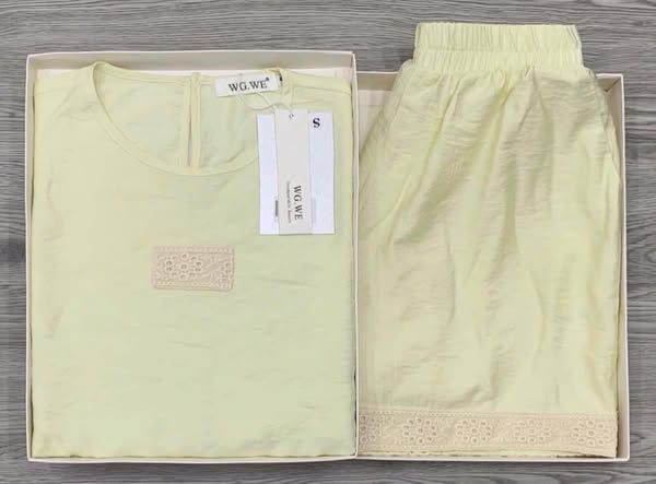 KS0771-Set áo phối chân ren, quần short Vàng