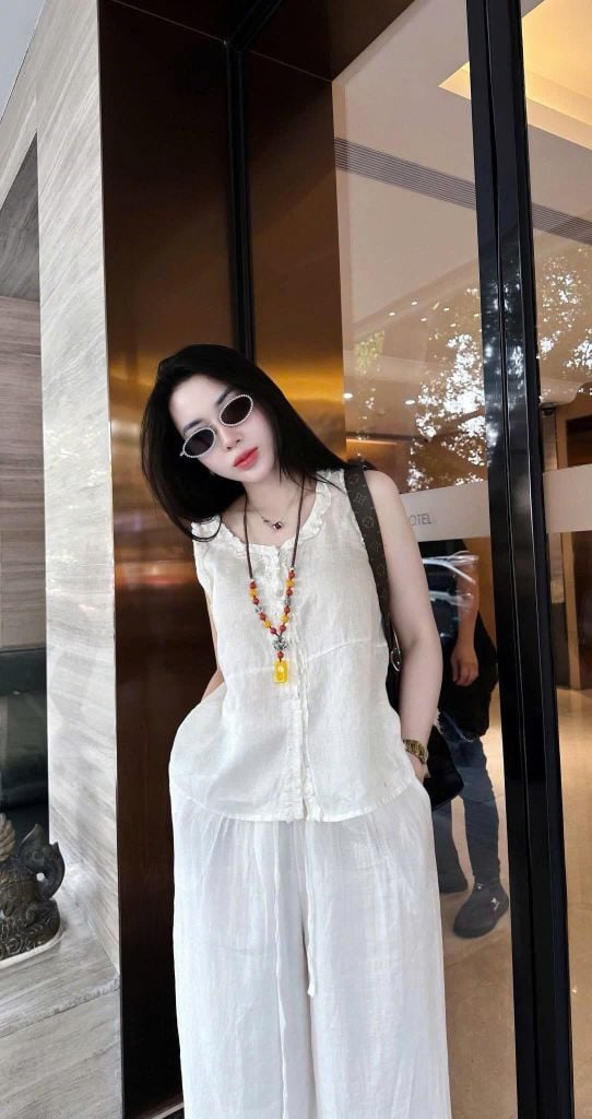 TQ4290-Set linen, áo sát nách+quần suông viền bèo Trắng Kem