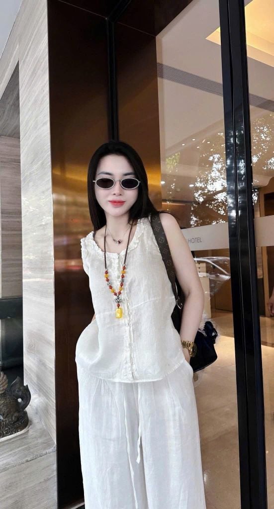 TQ4290-Set linen, áo sát nách+quần suông viền bèo Trắng Kem