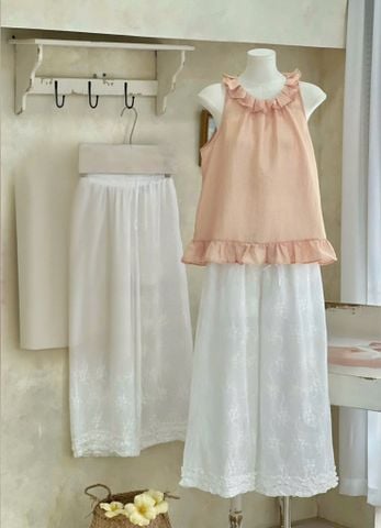 VGU0342-Set áo sát nách cổ bèo, quần suông thêu hoa Trắng