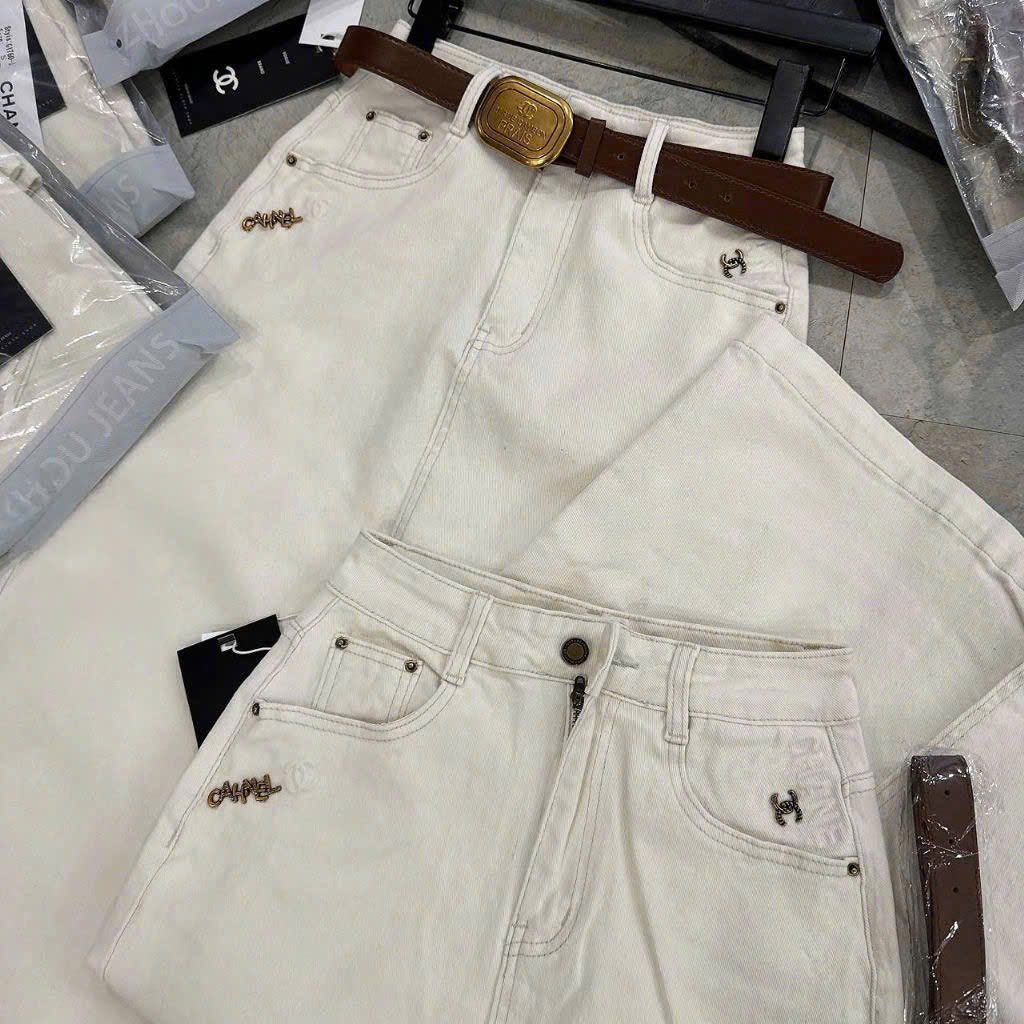 TB8126-Chân váy jean đính logo Hồng + Nịt