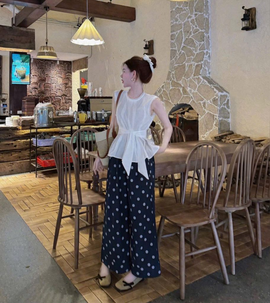 VGU0351-Set áo sát nách viền ren, quần suông chấm bi X.Đen+dây cột eo
