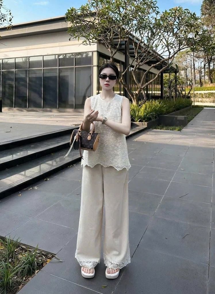 KS0793-Set áo sát nách, quần dài phối ren CC Kem