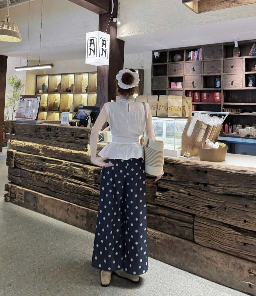 VGU0351-Set áo sát nách viền ren, quần suông chấm bi X.Đen+dây cột eo