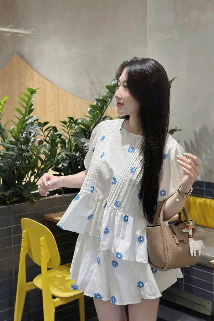 TQ4302-Set áo tay phồng +quần short thêu hoa Trắng