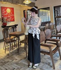 TQ1798-Set áo linen chấm bi sát nách viền ren, quần suông Đen+dây cột eo