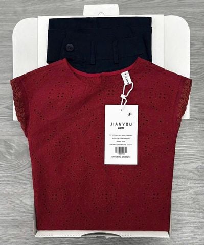 TB8354-Set áo xô thêu, quần suông Đen