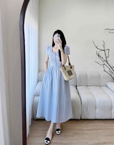 KS0815-Đầm dài cổ vuông phối nút sọc Hồng