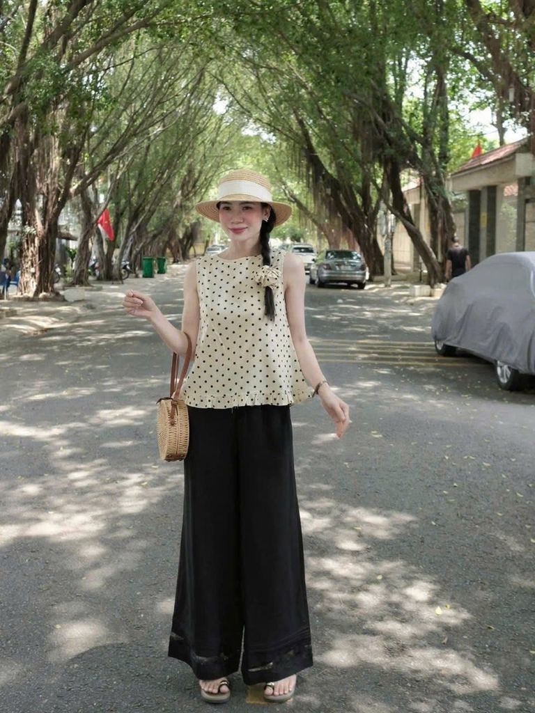 TB5737-Set áo chấm bi đen phối nút sau lưng, quần dài phối ren Kem+cột tóc