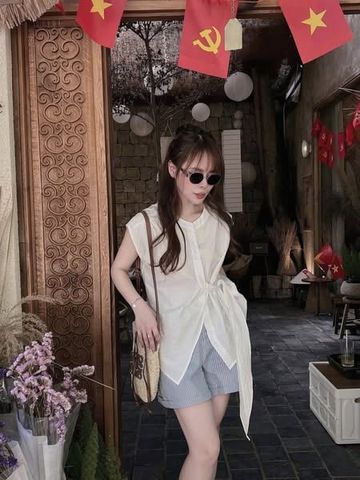 KS0798-Set áo trắng tay liền cột eo, quần short kẻ Xanh