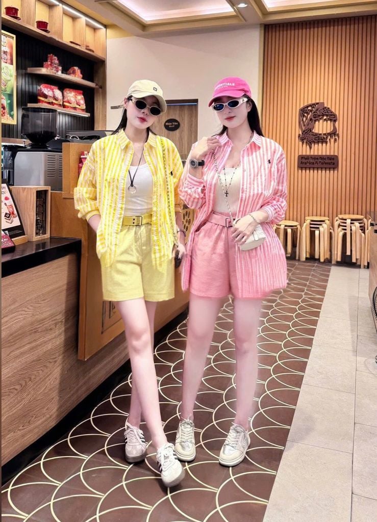 VGU0362-Set áo sơ mi sọc thêu ngựa, quần short kaki Hồng (2 món)
