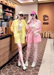 VGU0362-Set áo sơ mi sọc thêu ngựa, quần short kaki Hồng (2 món)