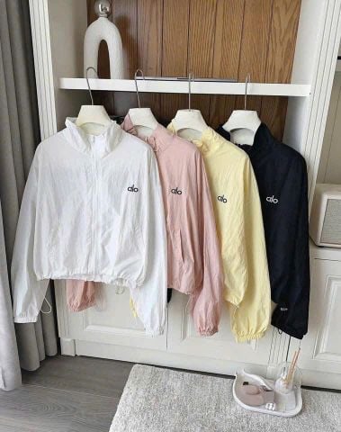 TB8333-Áo khoác gió thêu alo Đen