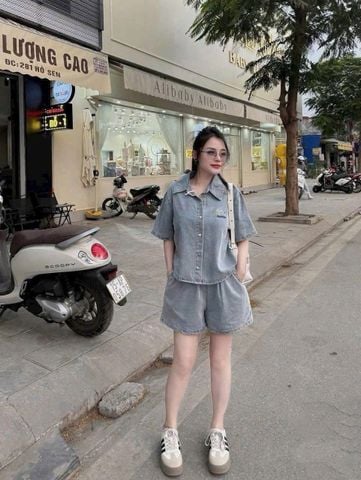 TB8376-Set jean, áo sơ mi thêu mặt cười+quần short Xanh Nhạt