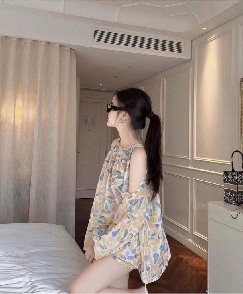 TQ1802-Set áo cổ  kiểu yếm hở vai, quần short họa tiết Hồng