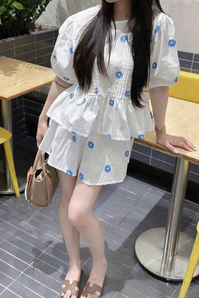 TQ4302-Set áo tay phồng +quần short thêu hoa Trắng