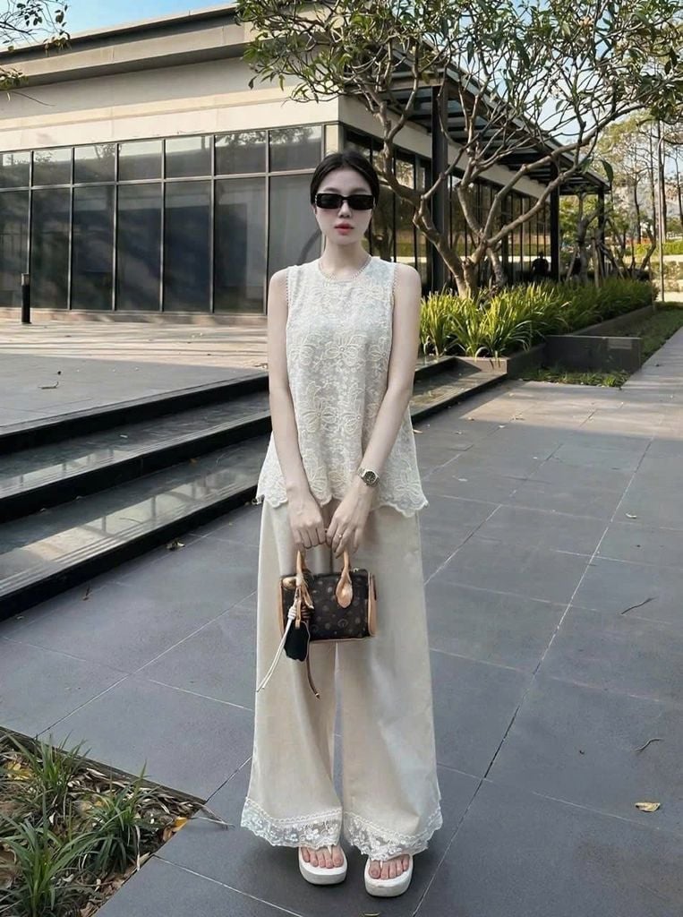 KS0793-Set áo sát nách, quần dài phối ren CC Kem