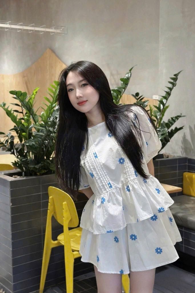 TQ4302-Set áo tay phồng +quần short thêu hoa Trắng
