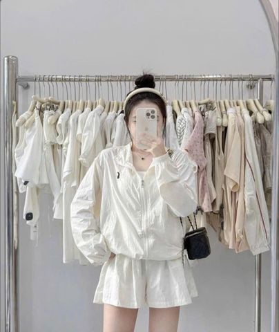 TB8398-Set áo khoác thêu ngựa, quần short Trắng