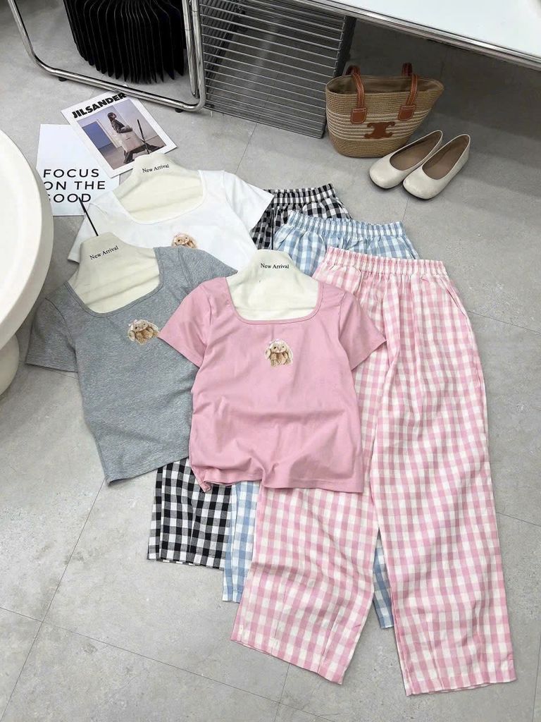 KS0826-Set áo thun Trắng in hình, quần caro Đen