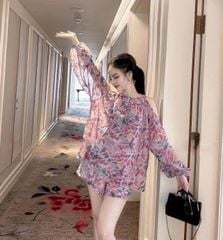 TQ1802-Set áo cổ  kiểu yếm hở vai, quần short họa tiết Hồng