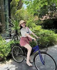 TB8416-Set áo thun trắng in hình cún, quần short caro Đỏ + Túi