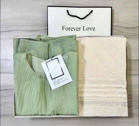 VGU0407-Set áo tơ babydoll xanh, quần suông thêu hoa lỗ CC Kem