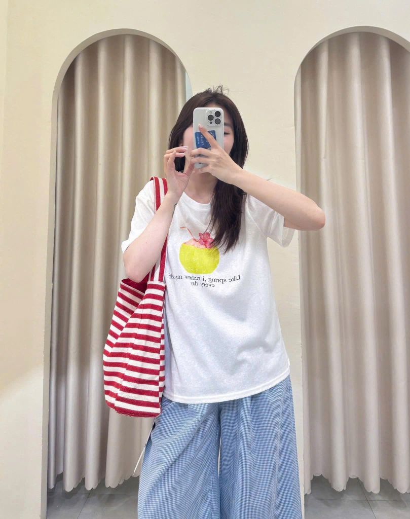 TQ4332-Set áo thun trắng in hình, quần dài caro xanh