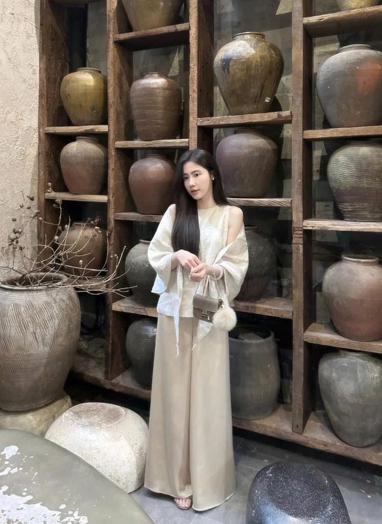 KS0863-Set áo linen +khăn choàng kem, quần lụa màu Da