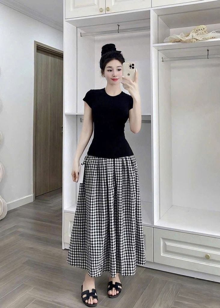 KS0824-Set áo thun body in tim, CV dài caro Đen + cột tóc (full đen)