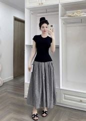 KS0824-Set áo thun body in tim, CV dài caro Đen + cột tóc (full đen)