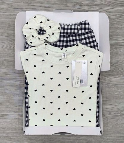 KS0823-Set áo thun body in tim Kem, CV dài caro Đen + cột tóc