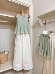 VGU0407-Set áo tơ babydoll xanh, quần suông thêu hoa lỗ CC Kem