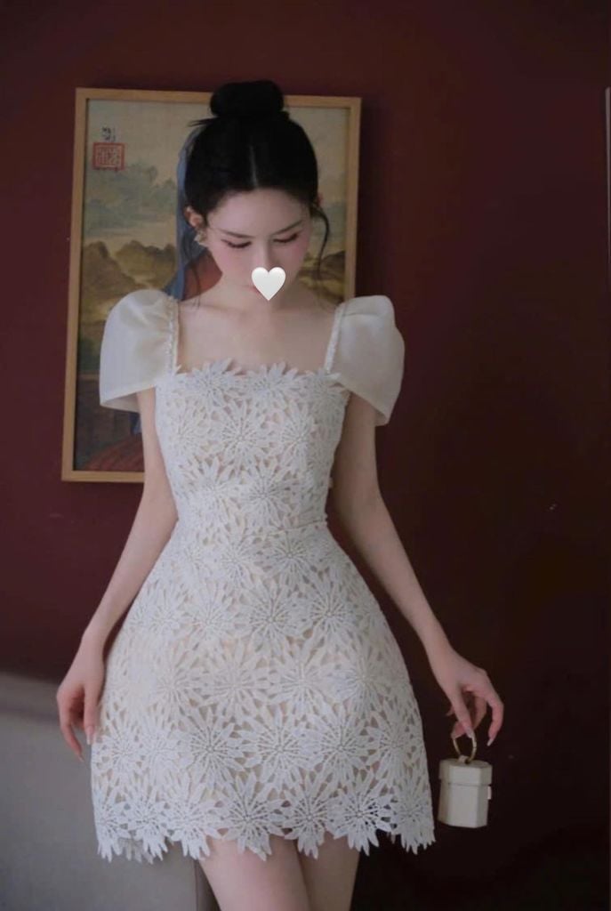 VGU0408-Đầm ren hoa vai kết ngọc phối tay CC Kem