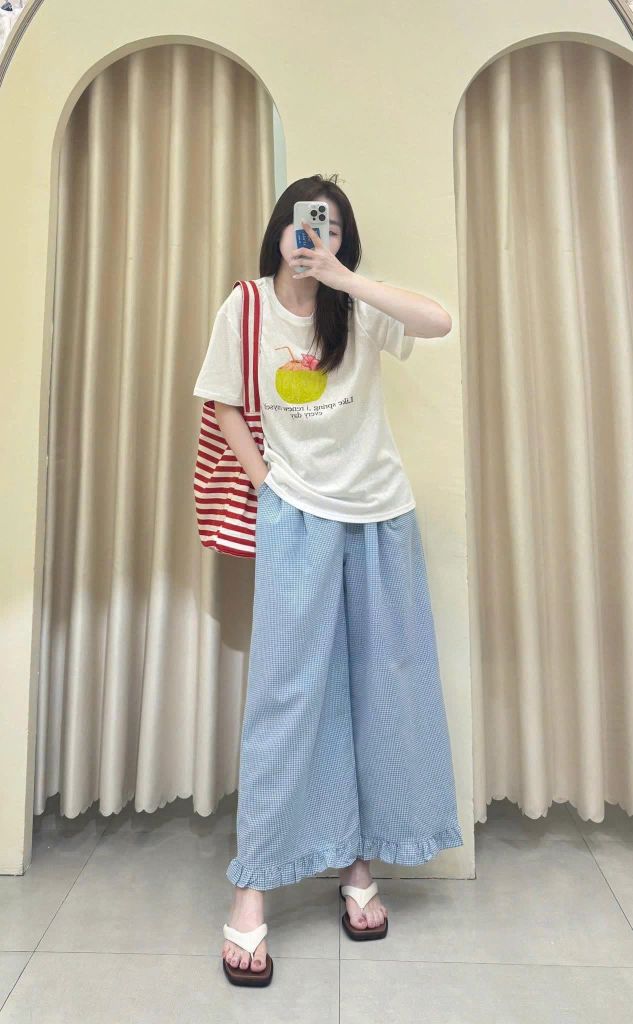TQ4332-Set áo thun trắng in hình, quần dài caro xanh