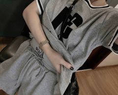 VGU0477-Set áo phối viền số 31, quần short thêu chữ Xám