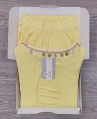 KS0877-Set áo kiểu lệch vai viền cổ đính charm, CV dài Vàng