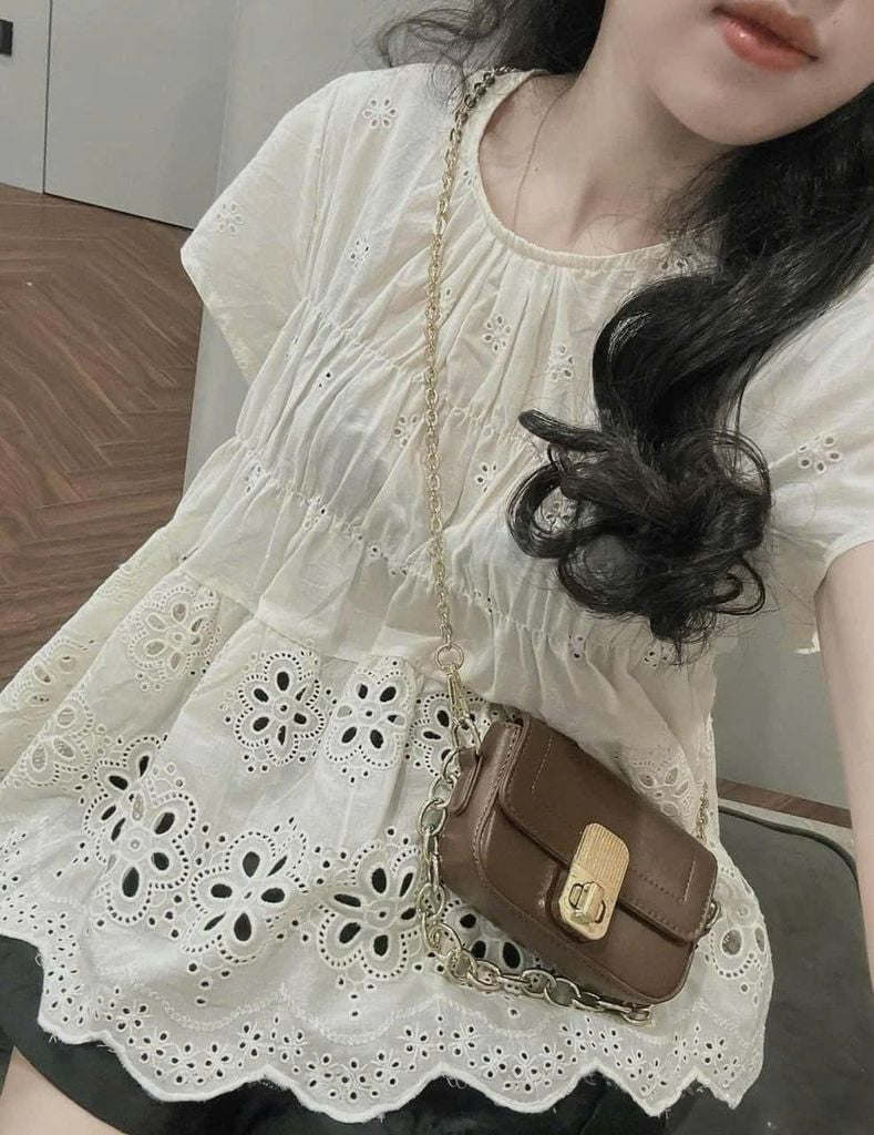 TQ4325-Set áo trắng thêu hoa lỗ, quần short Đen