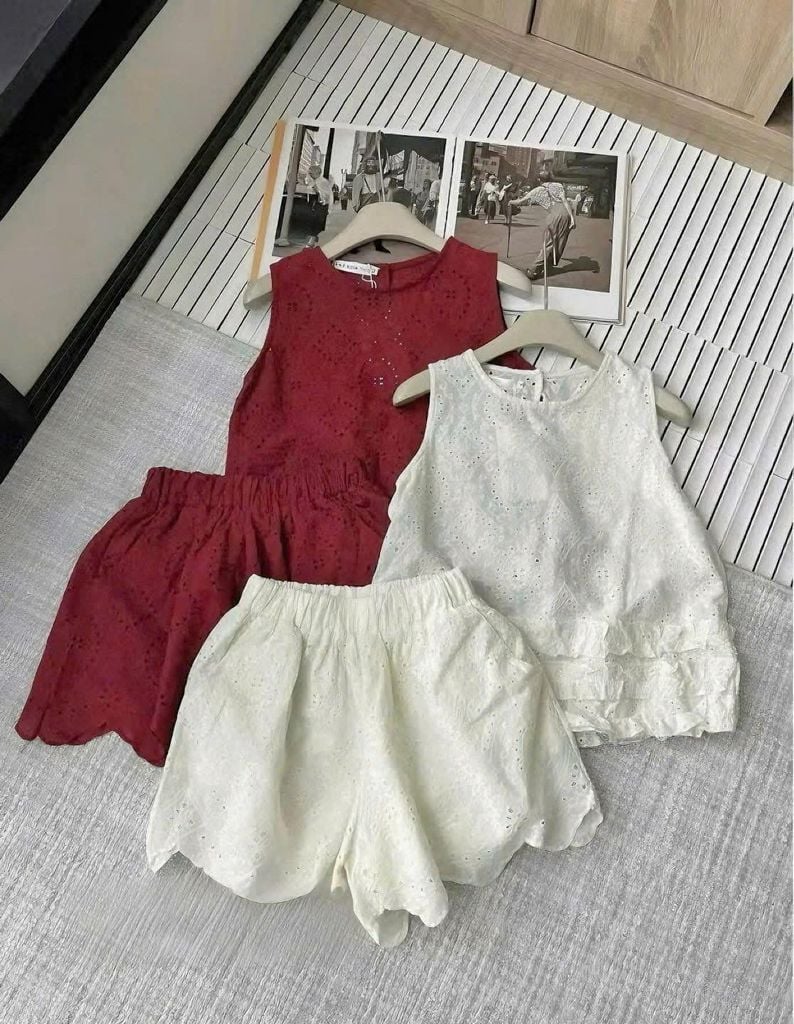 TQ4338-Set xô thêu, áo sát nách chân bèo+quần short viền lazer Kem