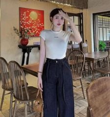 KS0884-Set áo thun body thêu chữ Sarin, quần jean suông