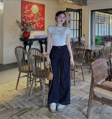 KS0884-Set áo thun body thêu chữ Sarin, quần jean suông