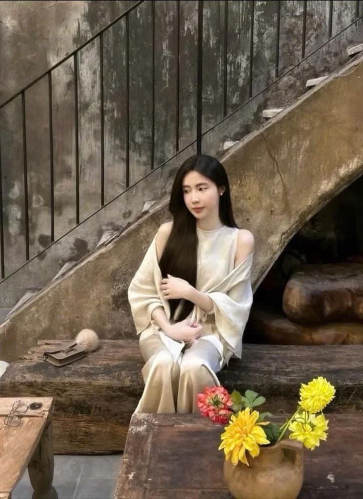 KS0863-Set áo linen +khăn choàng kem, quần lụa màu Da