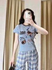 TB8523-Set áo thun phối viền cổ in hình, quần suông sọc caro Xanh