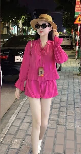 VGU0434 - SET ÁO CỔ TRỤ CỘT NƠ - QUẦN SHORT FULL HỒNG