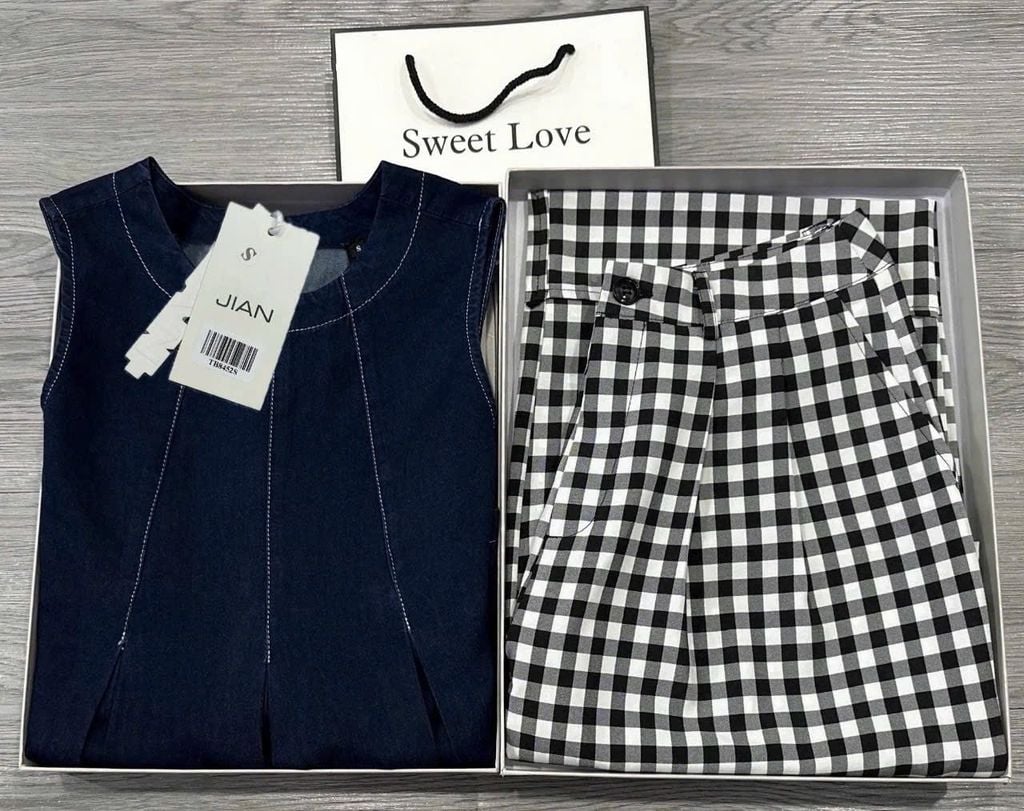 TB8452-Set áo sát nách, quần suông caro Đen